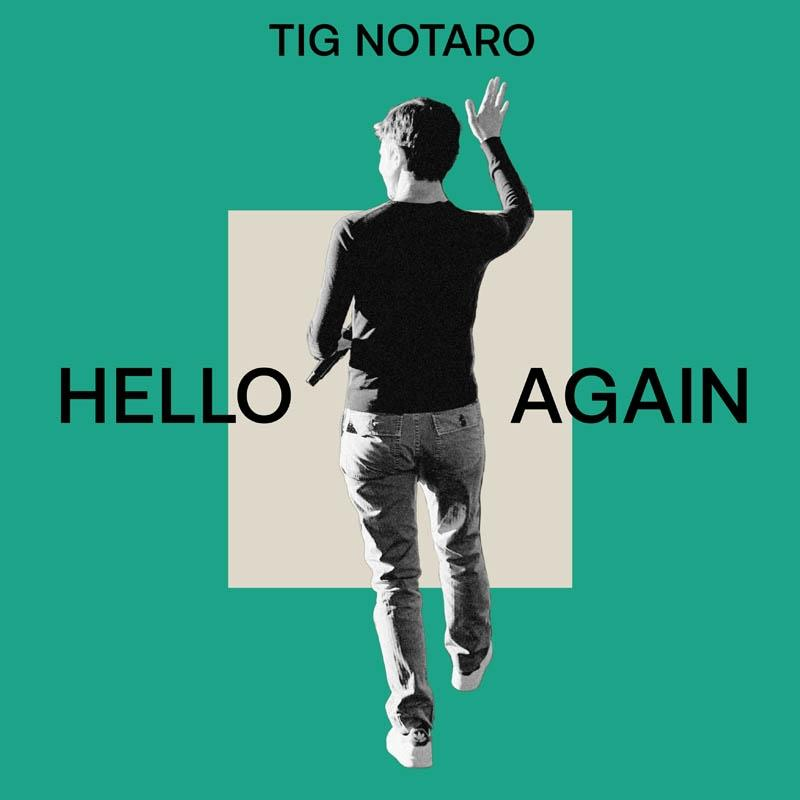 Mann winkt, Albumtitel HELLO AGAIN von TIG NOTARO.