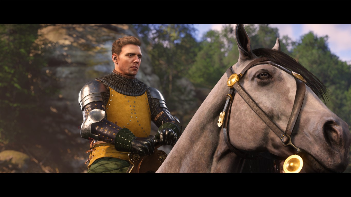Rycerz na koniu w średniowiecznym otoczeniu. Rycerz ma zbroję, a koń uzdę.