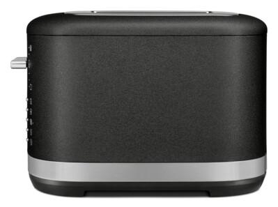 Ein schwarzer Toaster mit silbernen Akzenten. Die Seite hat Knöpfe für verschiedene Einstellungen.