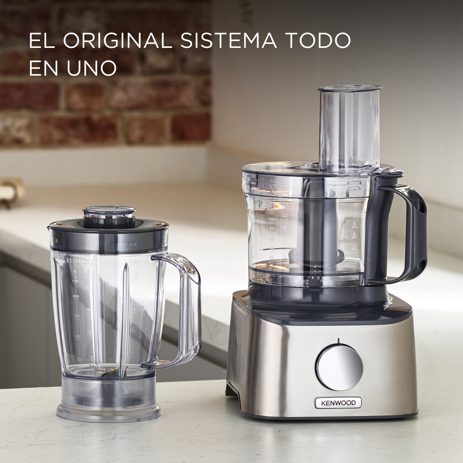 Dos electrodomésticos de cocina: una licuadora a la izquierda y un procesador de alimentos a la derecha.