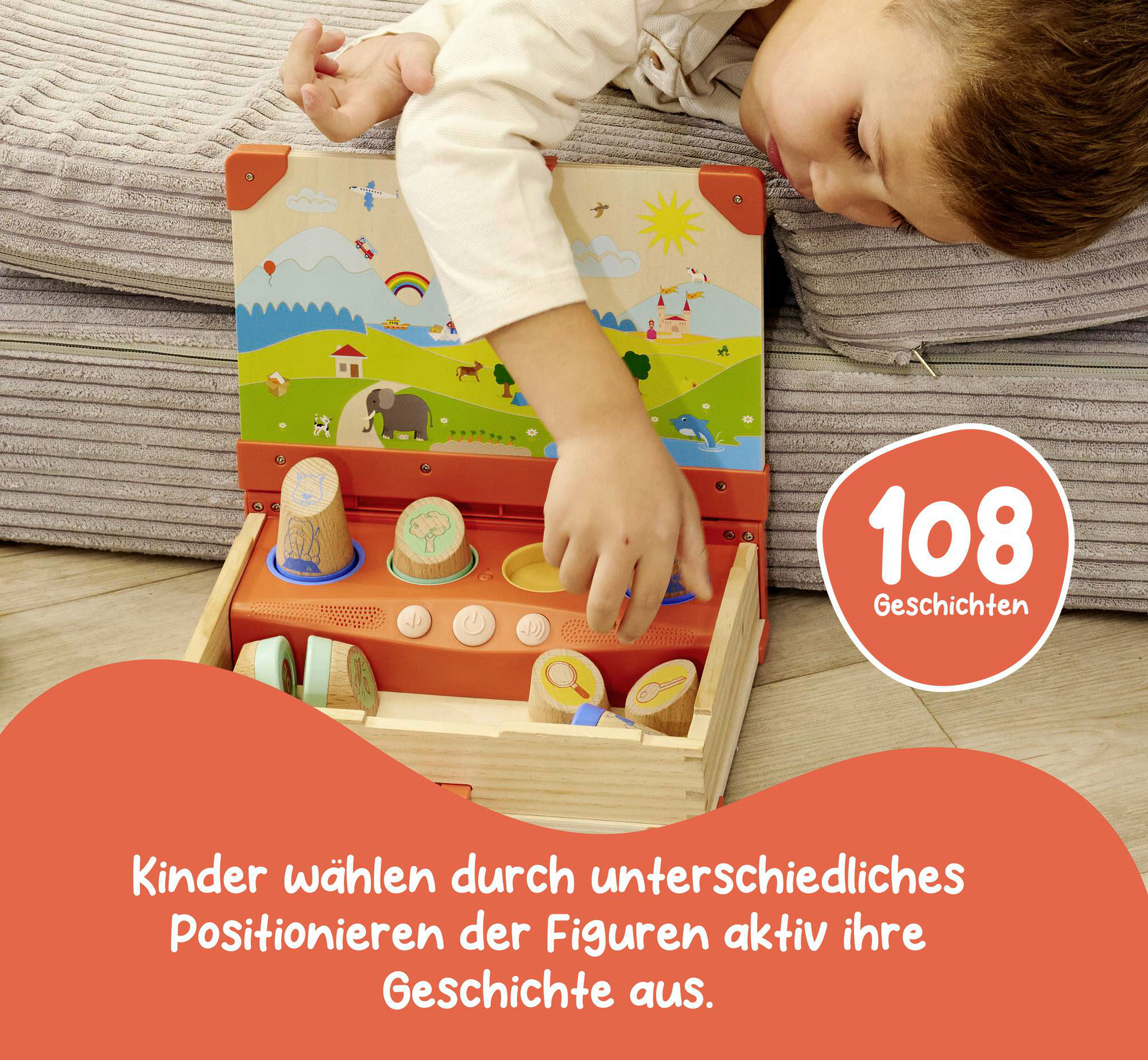 Kind spielt mit Spielzeug mit Text '108 Geschichten' und Anweisungen.
