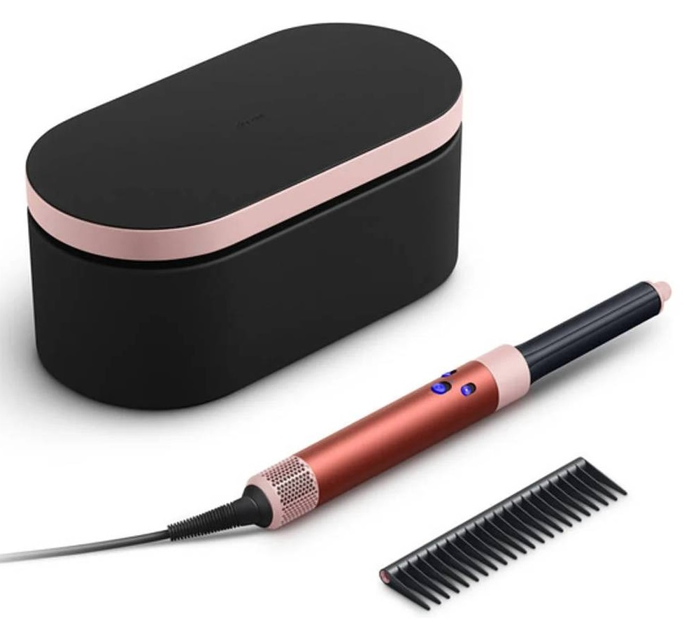 Zestaw do stylizacji włosów Dyson, w tym styler, czarne etui z różowo-złotym wykończeniem i grzebień.
