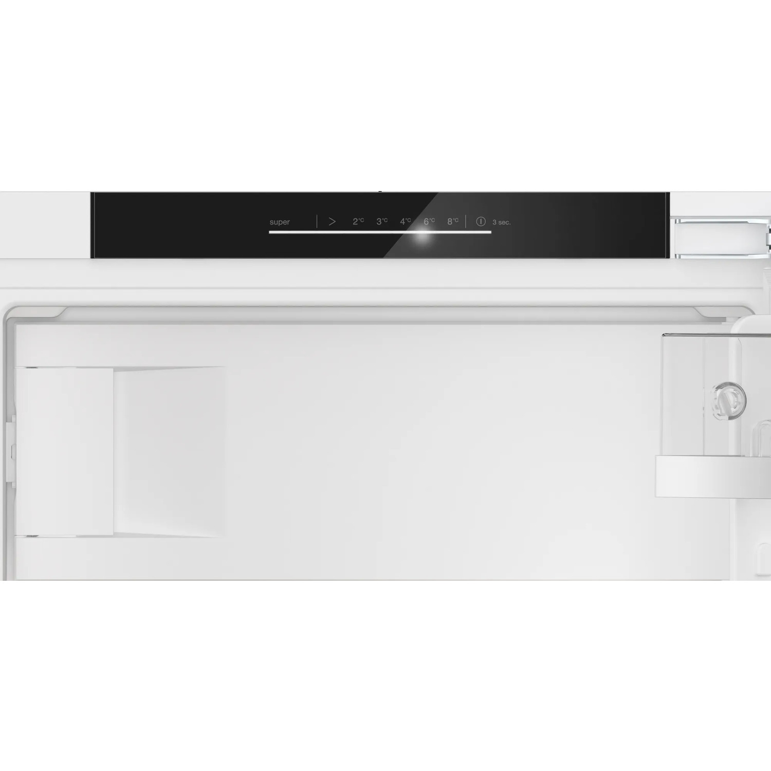 Witte koelkast binnenkant met bedieningspaneel en temperatuurinstellingen.