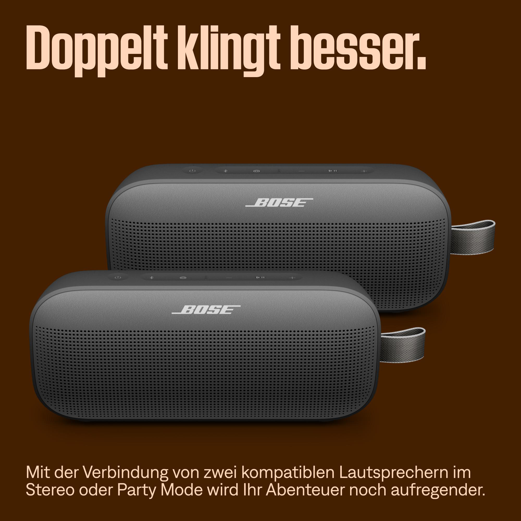 Zwei graue Bose-Lautsprecher nebeneinander auf braunem Hintergrund. Text: Doppelt klingt besser.