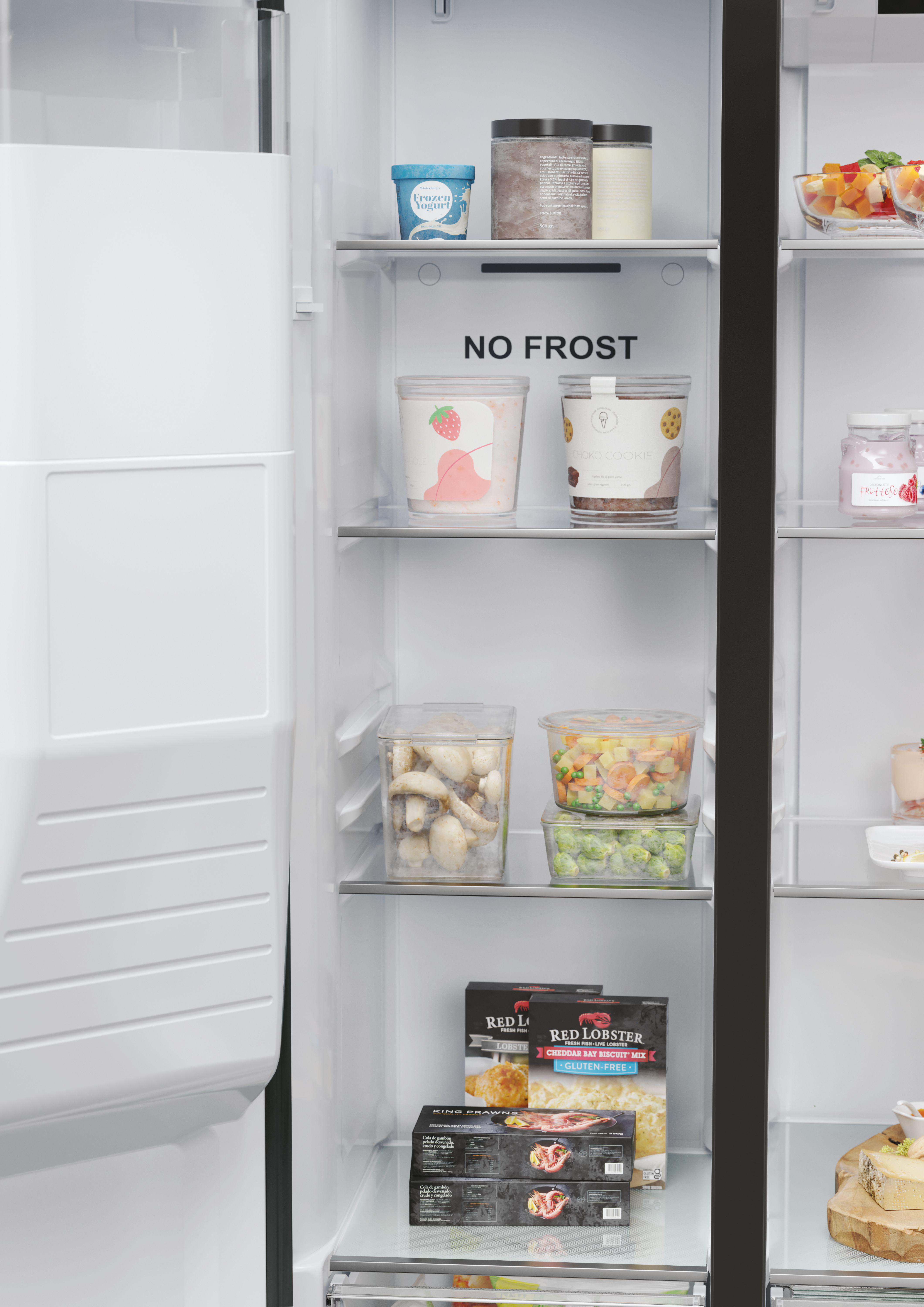 Im Inneren eines Kühlschranks mit Regalen voller Lebensmittel. Etiketten: No Frost, Red Lobster und Eis.