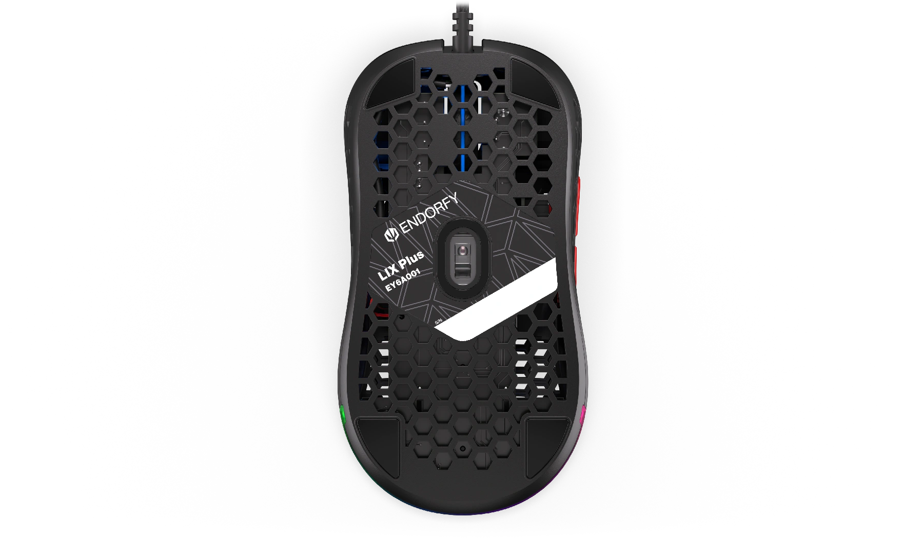 Egy fekete gamer egér alsó nézete méhsejtmintával és RGB-világítással.