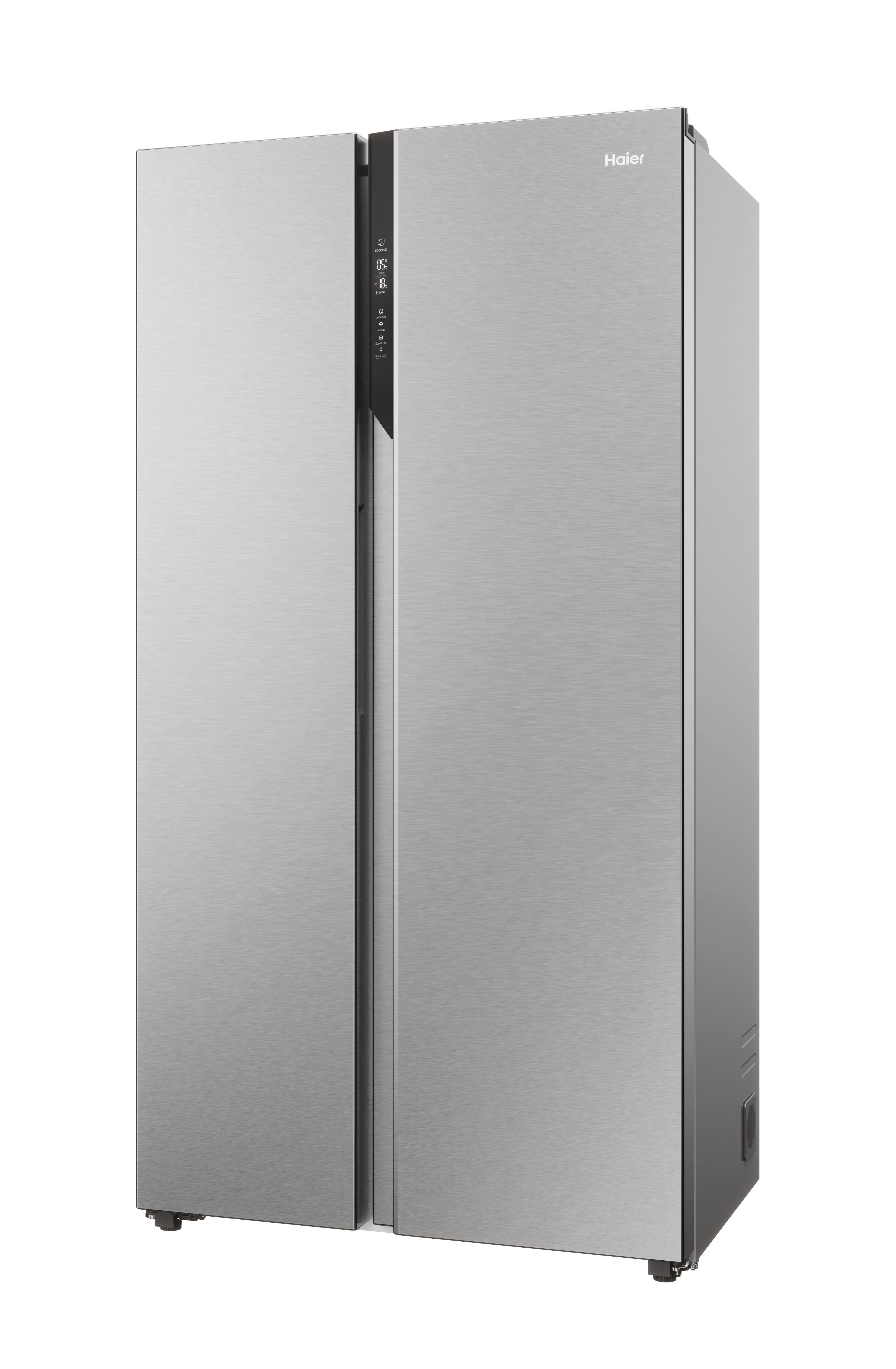 Ein Haier Side-by-Side-Kühlschrank. Silberne Oberfläche. Weißer Hintergrund.