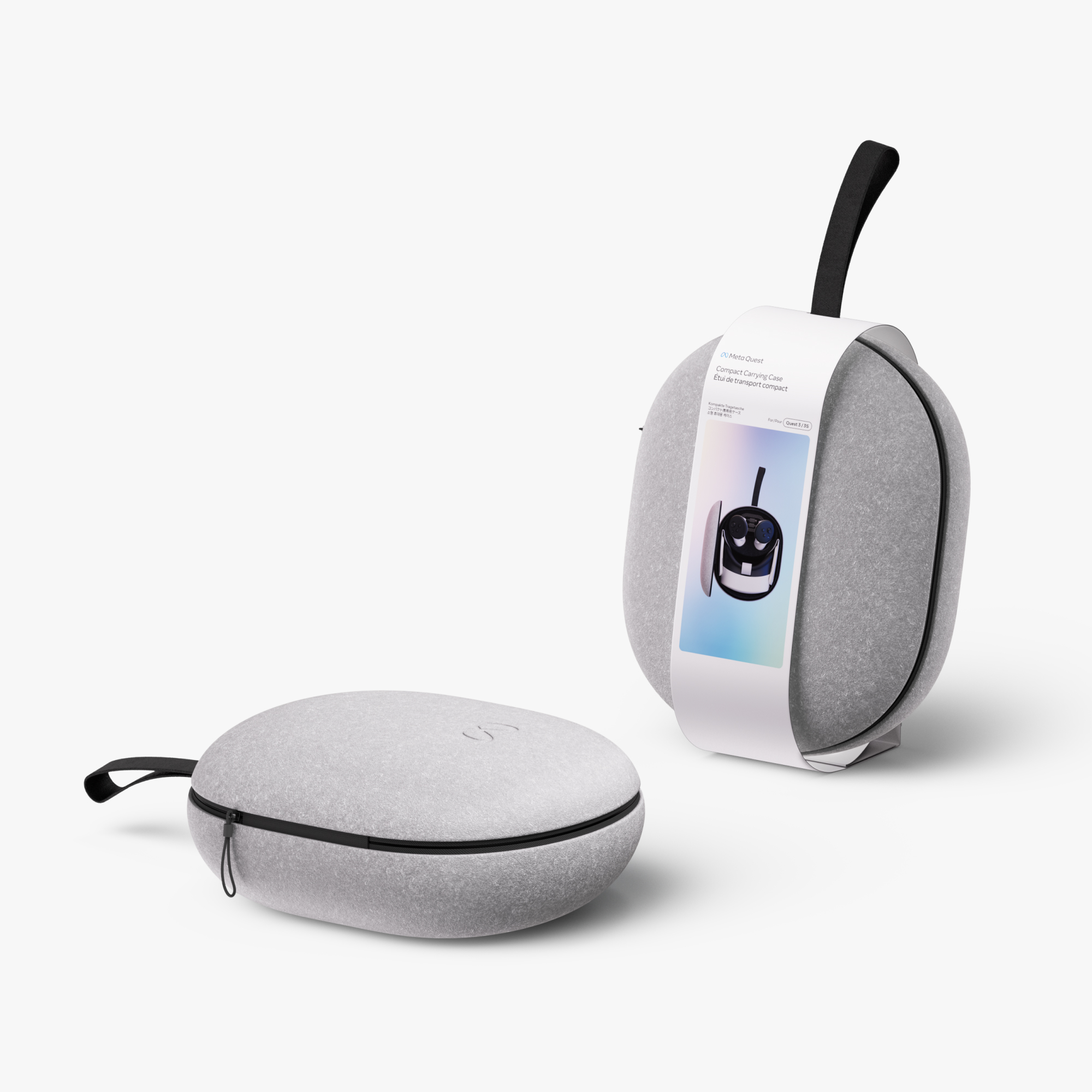 Dos estuches grises para auriculares de realidad virtual: uno abierto, con etiqueta; el otro cerrado, con cremallera.