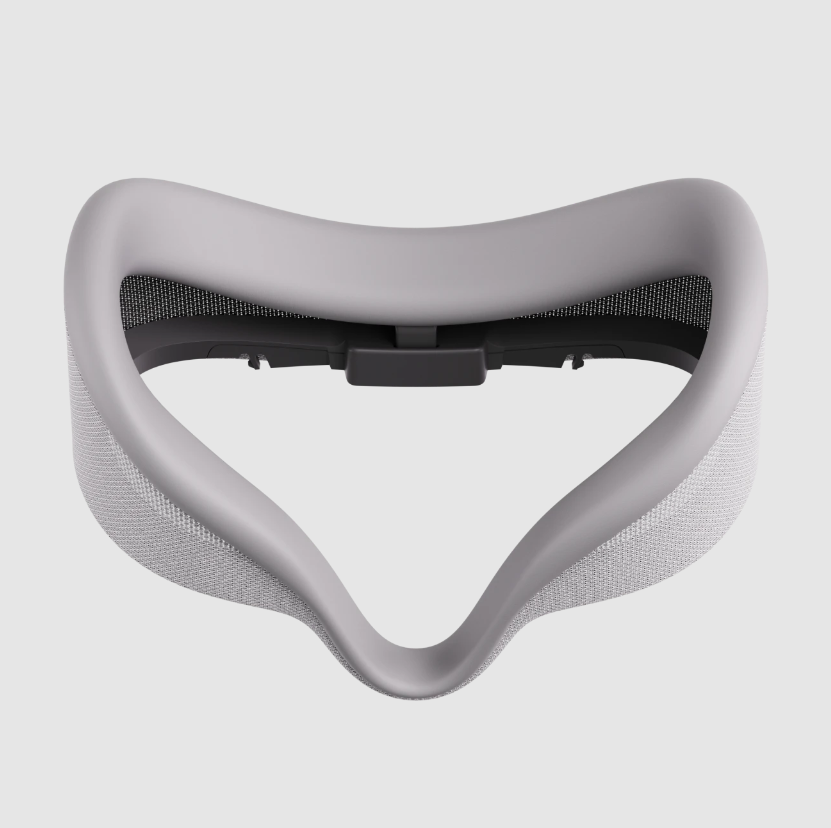 Cubierta facial de auriculares VR. Forma gris contorneada con malla y detalles negros. Fondo blanco.