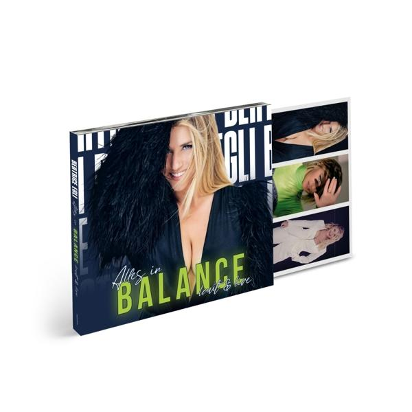 Albumcover: Blonde Frau mit schwarzer Federboa, Titel 'Alles in Balance', Fotos enthalten.
