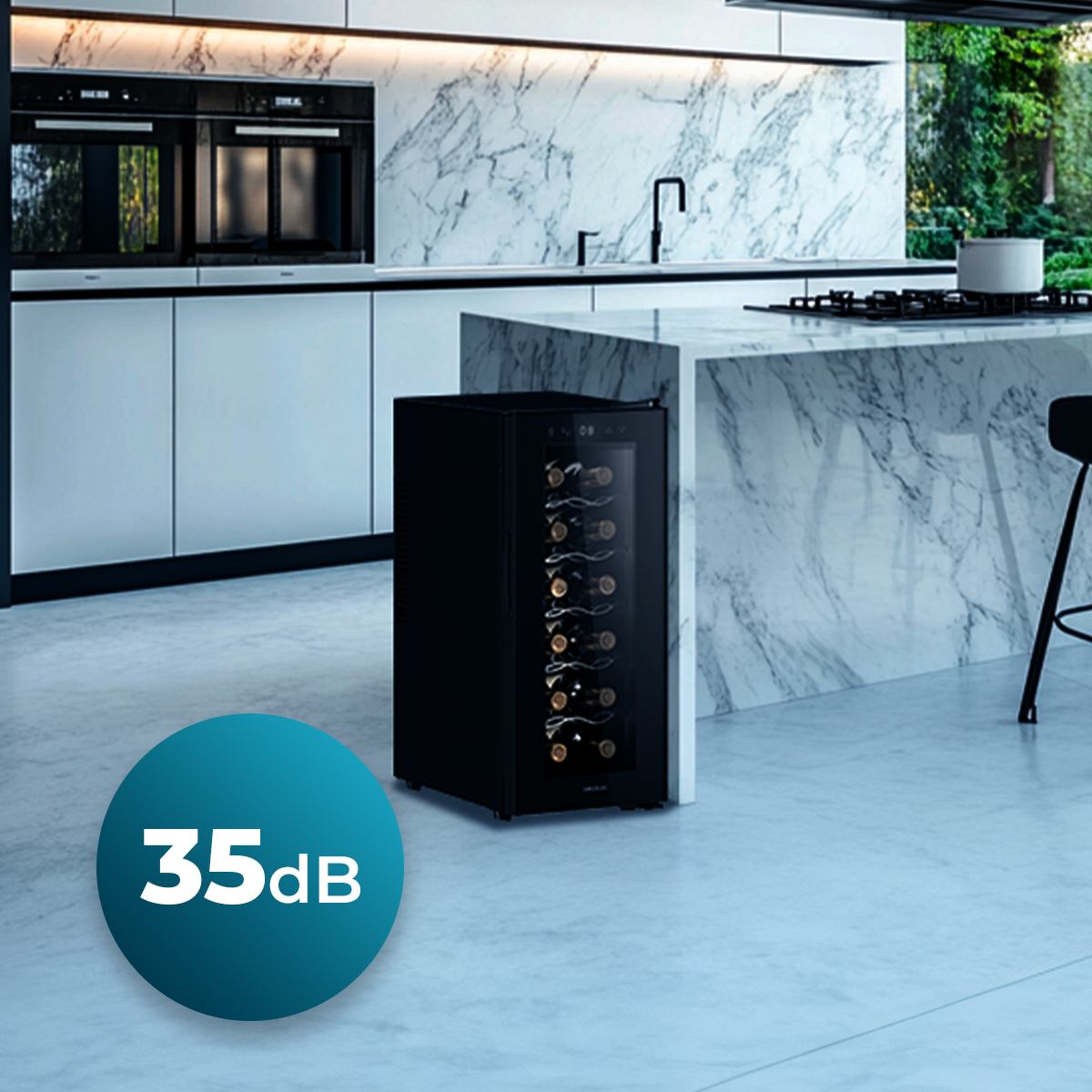 Una vinoteca negra en una cocina moderna. Tiene un círculo azul con 35 dB.