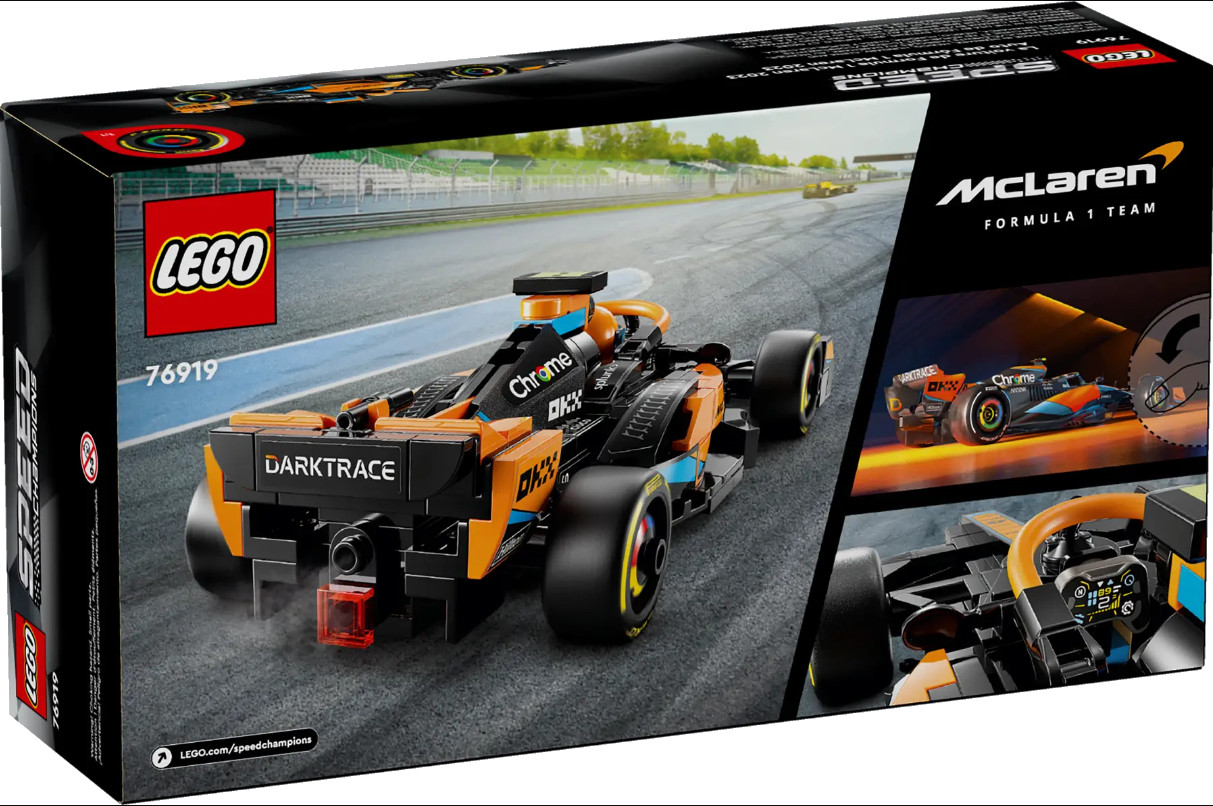 Pudełko Lego z samochodem McLaren Formuły 1. Samochód jest pomarańczowy i czarny.