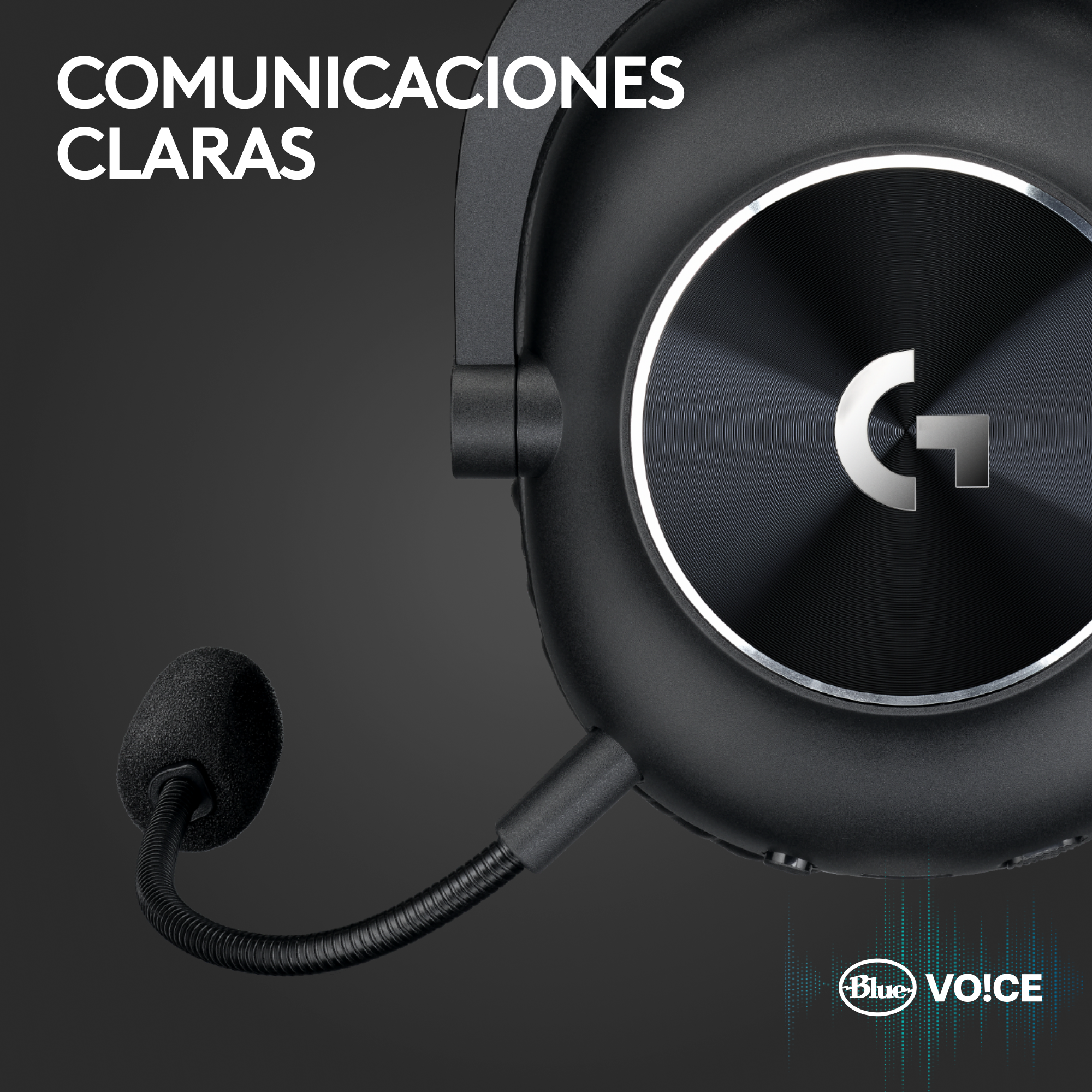 Primer plano de unos auriculares gaming negros con micrófono. El logo Blue Voice es visible.