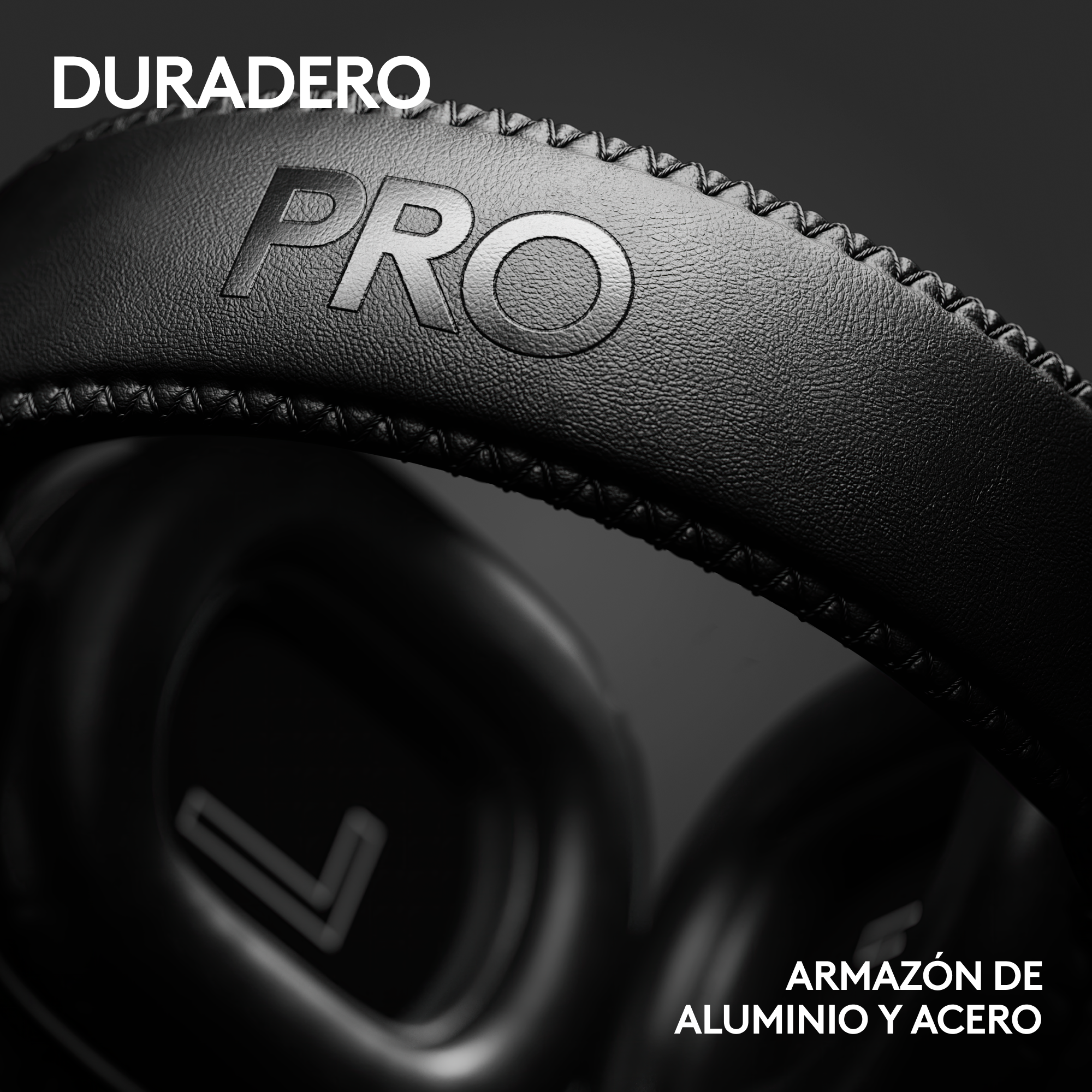 Primer plano de auriculares negros. La palabra 'PRO' está grabada en la diadema.