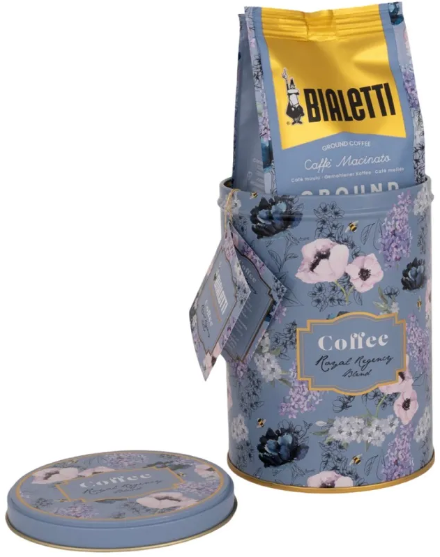 Egy kerek, virágos kávé doboz és egy zacskó kávébab. A kávézacskón a Bialetti felirat látható.