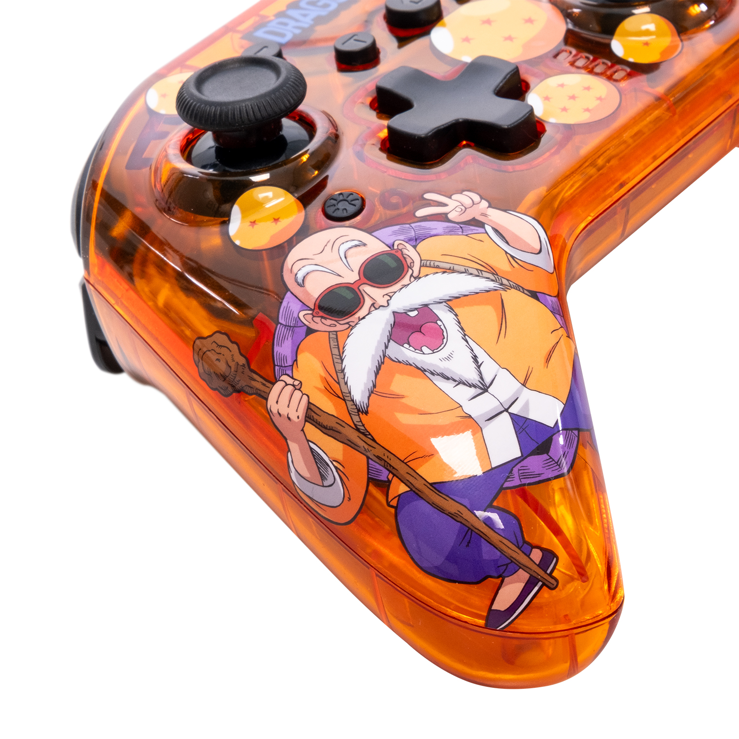 Mando naranja de Dragon Ball Z con personaje de dibujos animados. Fondo blanco.