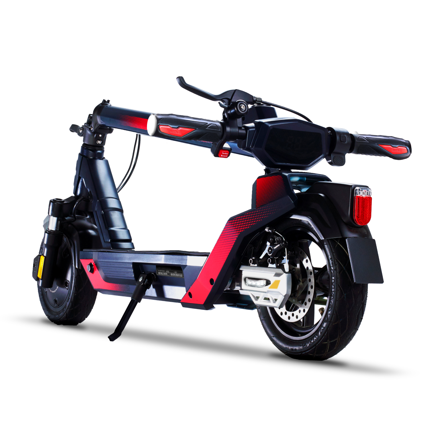 Un patinete eléctrico negro y rojo, en ángulo. Tiene faro, luz trasera y caballete. Fondo blanco.