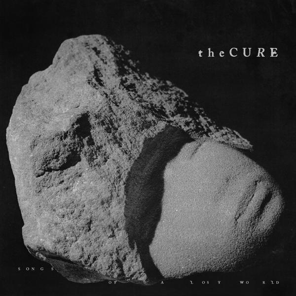 A The Cure album borítója, egy kőhöz hasonló szikla fekete háttéren szöveggel.