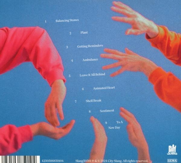 Albumcover mit Händen, die greifen, Songtitel auf blauem Hintergrund.