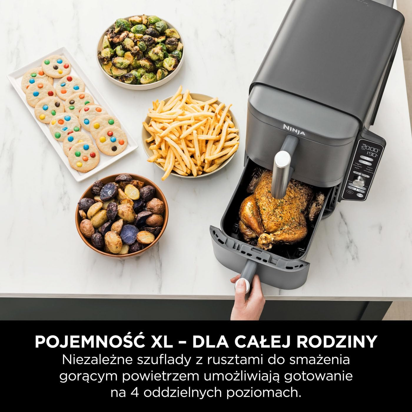 Frytownica beztłuszczowa z różnymi potrawami przed nią.