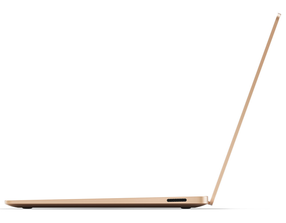 Laptop, w kolorze złotym, częściowo otwarty na białym tle. Ekran jest widoczny.