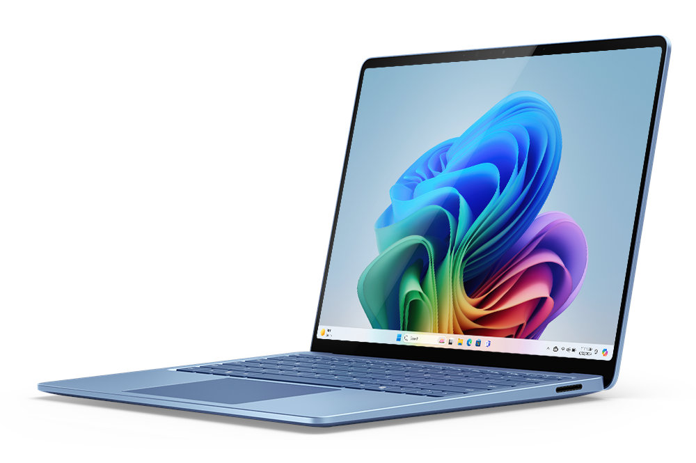 Niebieski laptop otwarty, pokazujący kolorowe tło. Białe tło.
