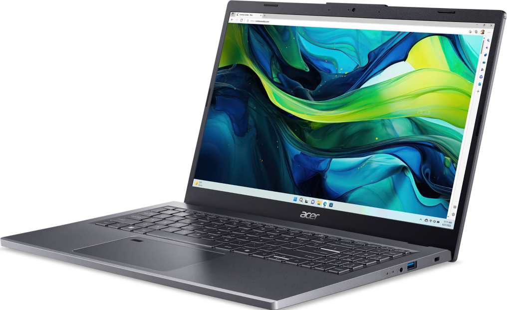 Ein silberner Laptop mit schwarzer Tastatur ist auf einer schwarzen Oberfläche geöffnet und zeigt eine Webseite.