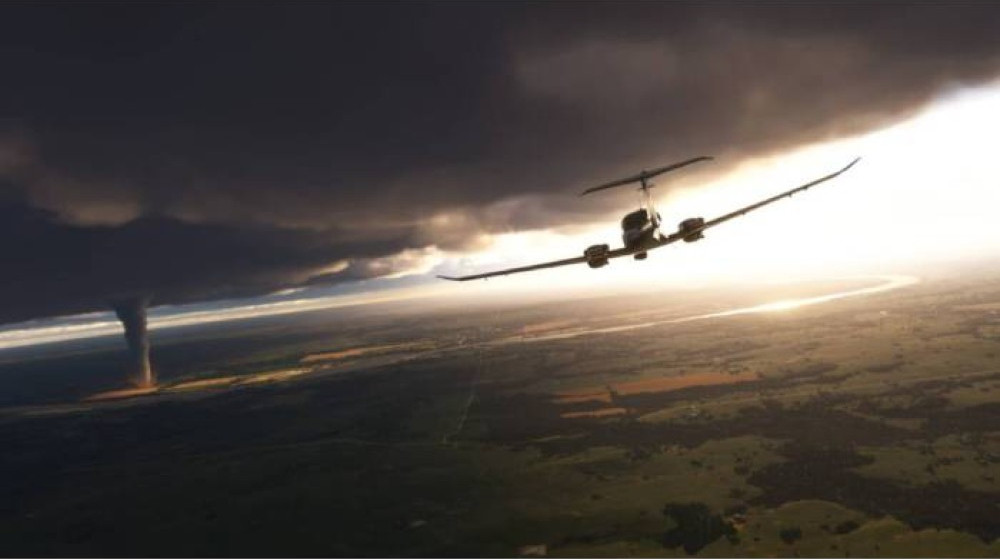 Avion au-dessus d'un paysage, nuages sombres, tornade.