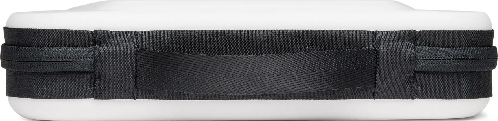 Une valise blanche avec une poignée noire.