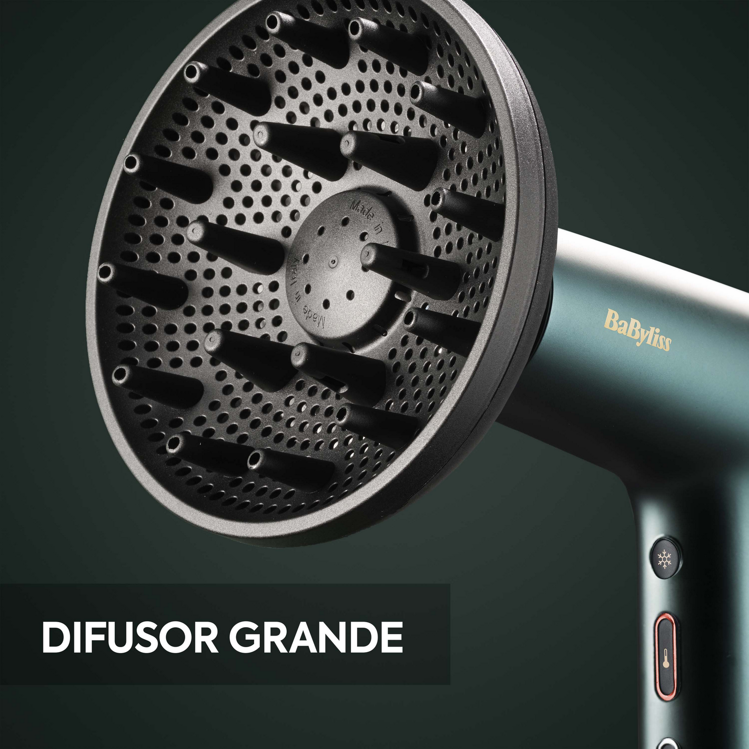 Secador de pelo con difusor negro grande. Texto: DIFUSOR GRANDE.