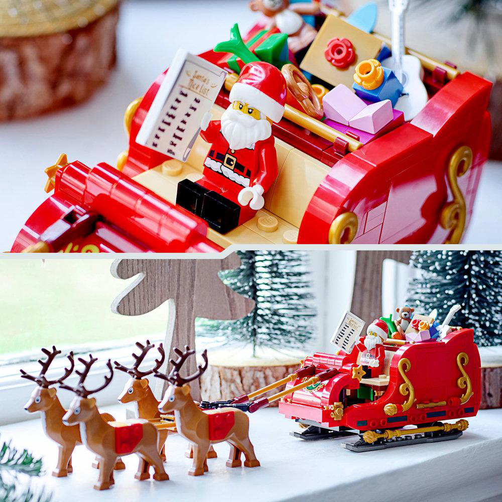 Zwei Bilder von einem Lego Weihnachtsmann-Schlitten mit Rentieren. Der Weihnachtsmann hält eine Liste. Zweites Bild: Schlitten komplett.