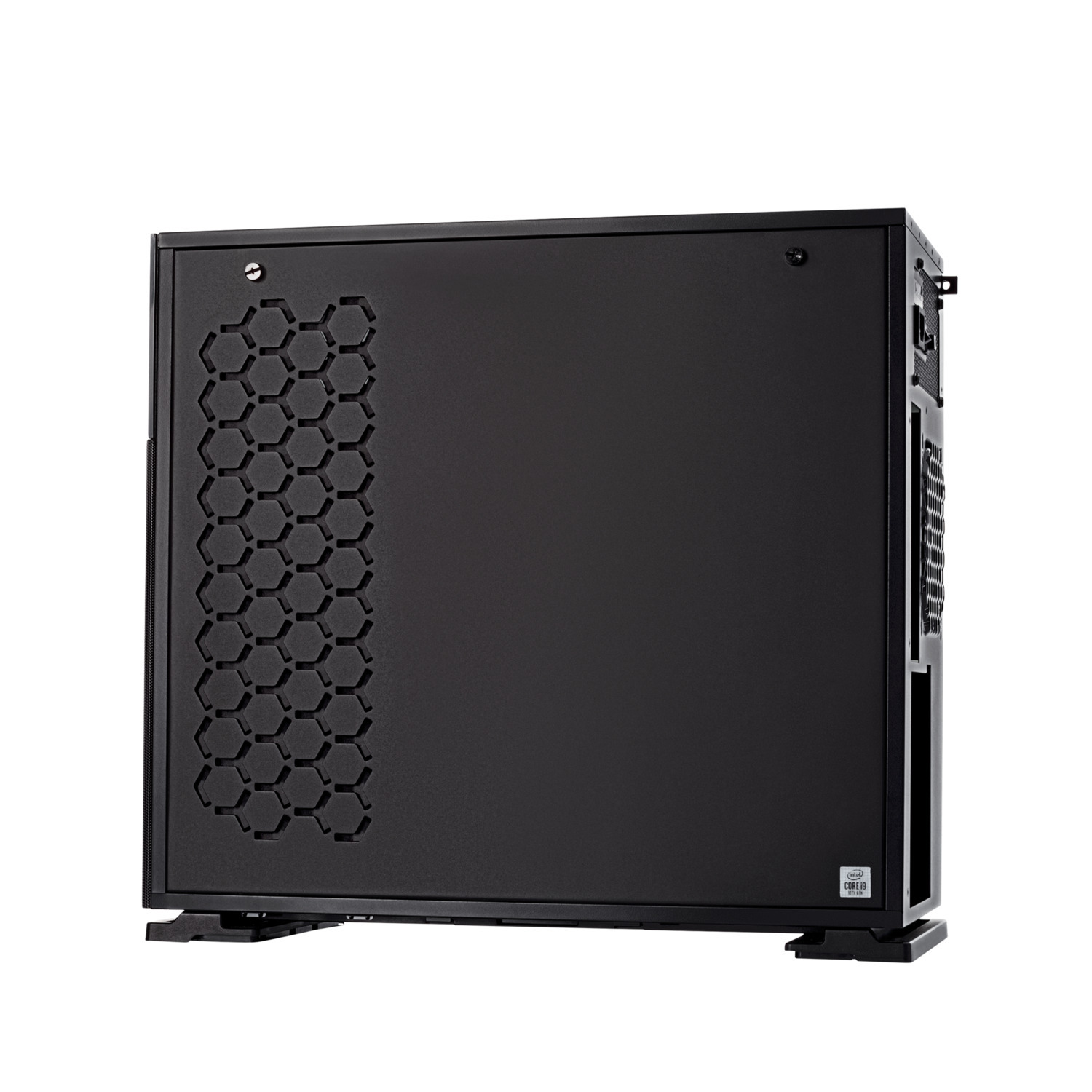 Een zwarte computerkast met een honingraatpatroon aan de zijkant.