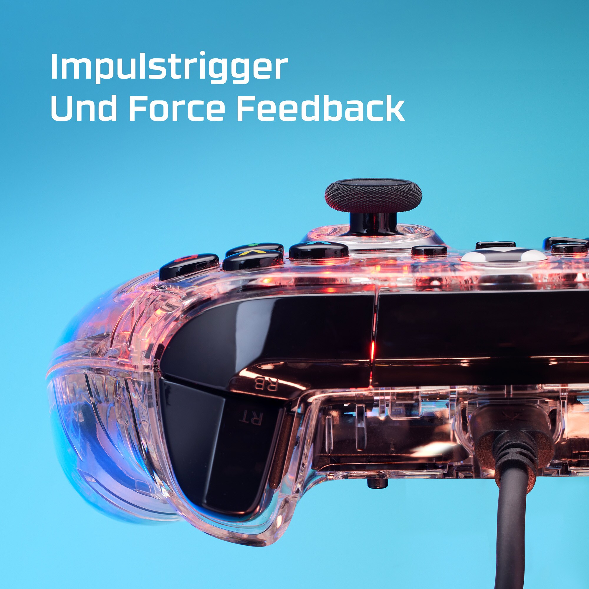 Transparenter Gamecontroller mit schwarzer Oberseite. Der Controller hat mehrere Tasten und ein Anschlusskabel.