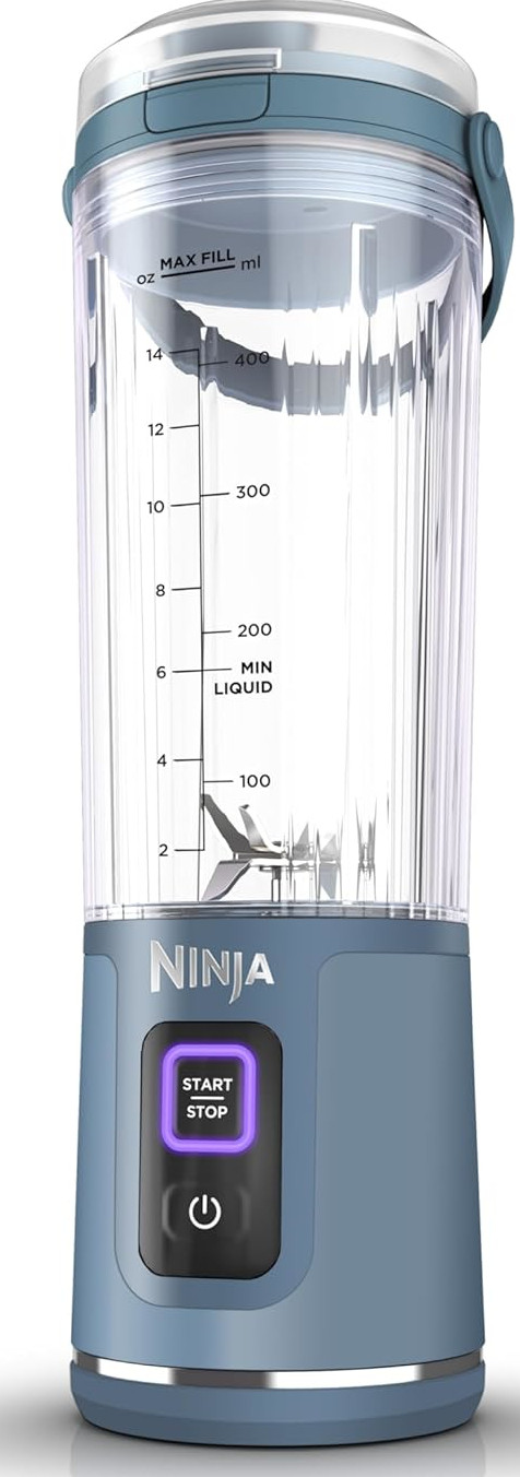 Niebieski i przezroczysty blender Ninja z przyciskiem startu.