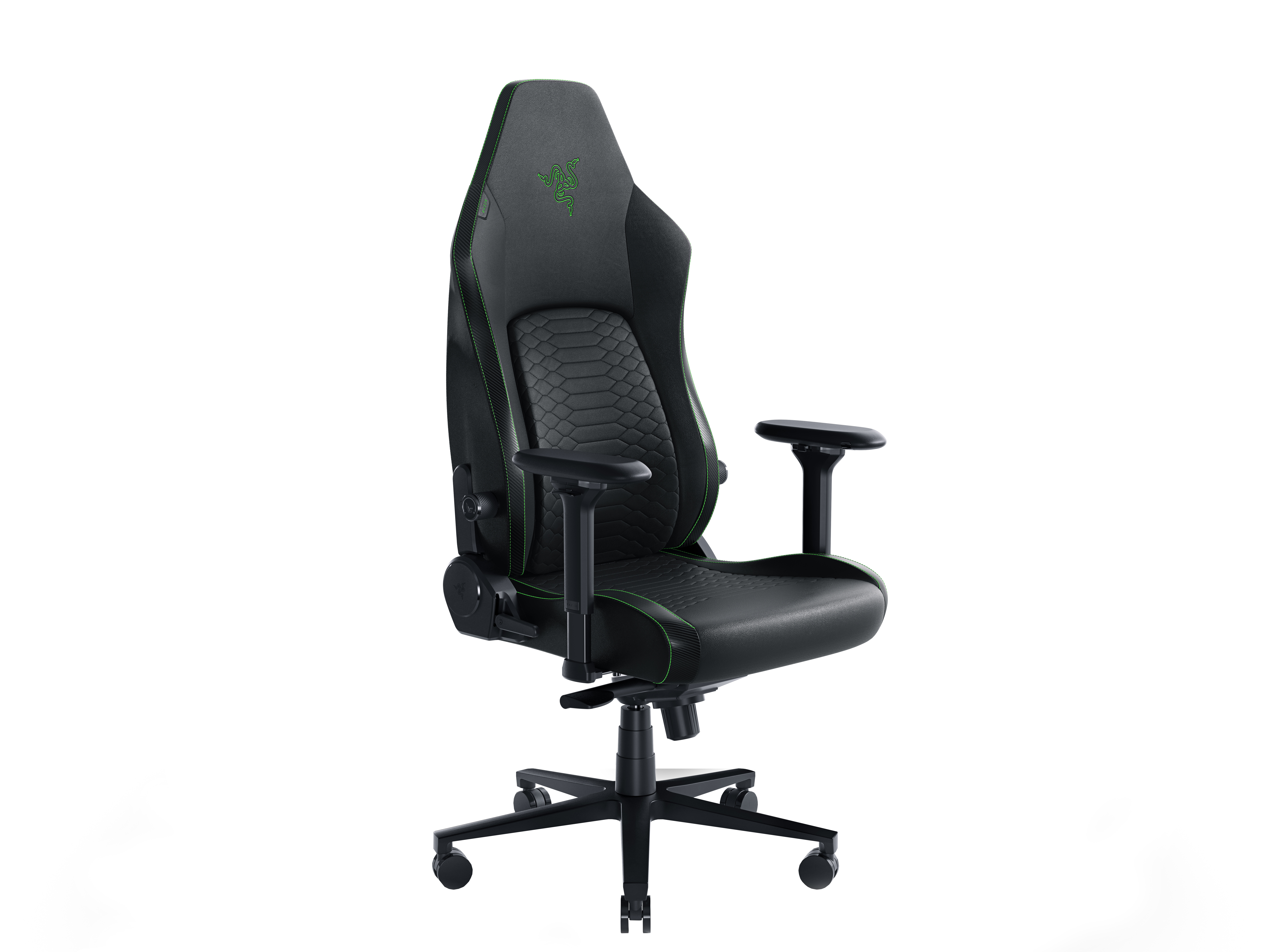 Yeşil detaylara sahip siyah bir oyun koltuğu. Yüksek sırt, kolçak ve beş tekerlekli bir tabana sahiptir. Üstte Razer logosu.