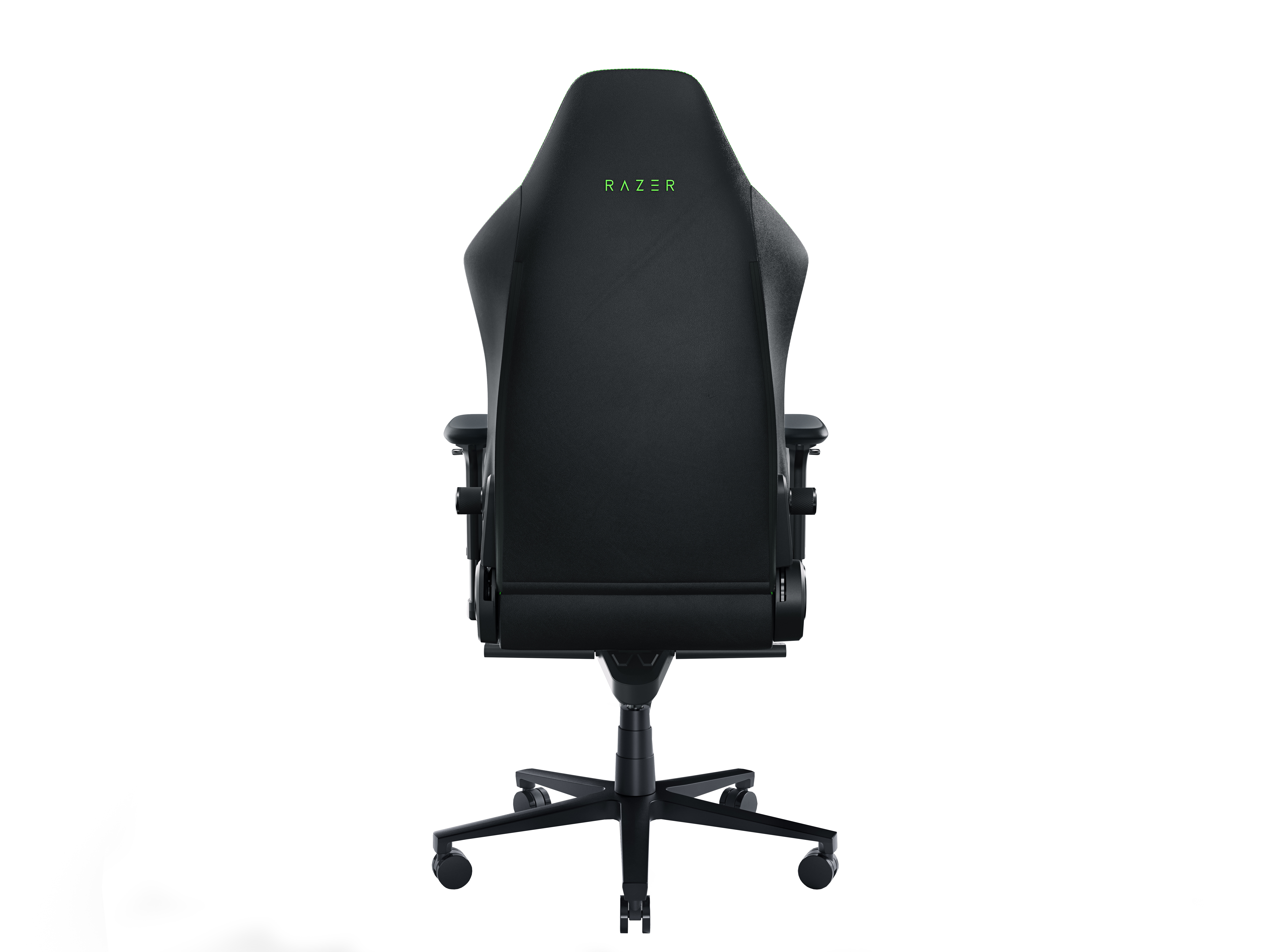 Siyah oyun koltuğu, arkadan görünüm. Razer logosu yeşil renkte. Tekerlekler ve taban görünür.