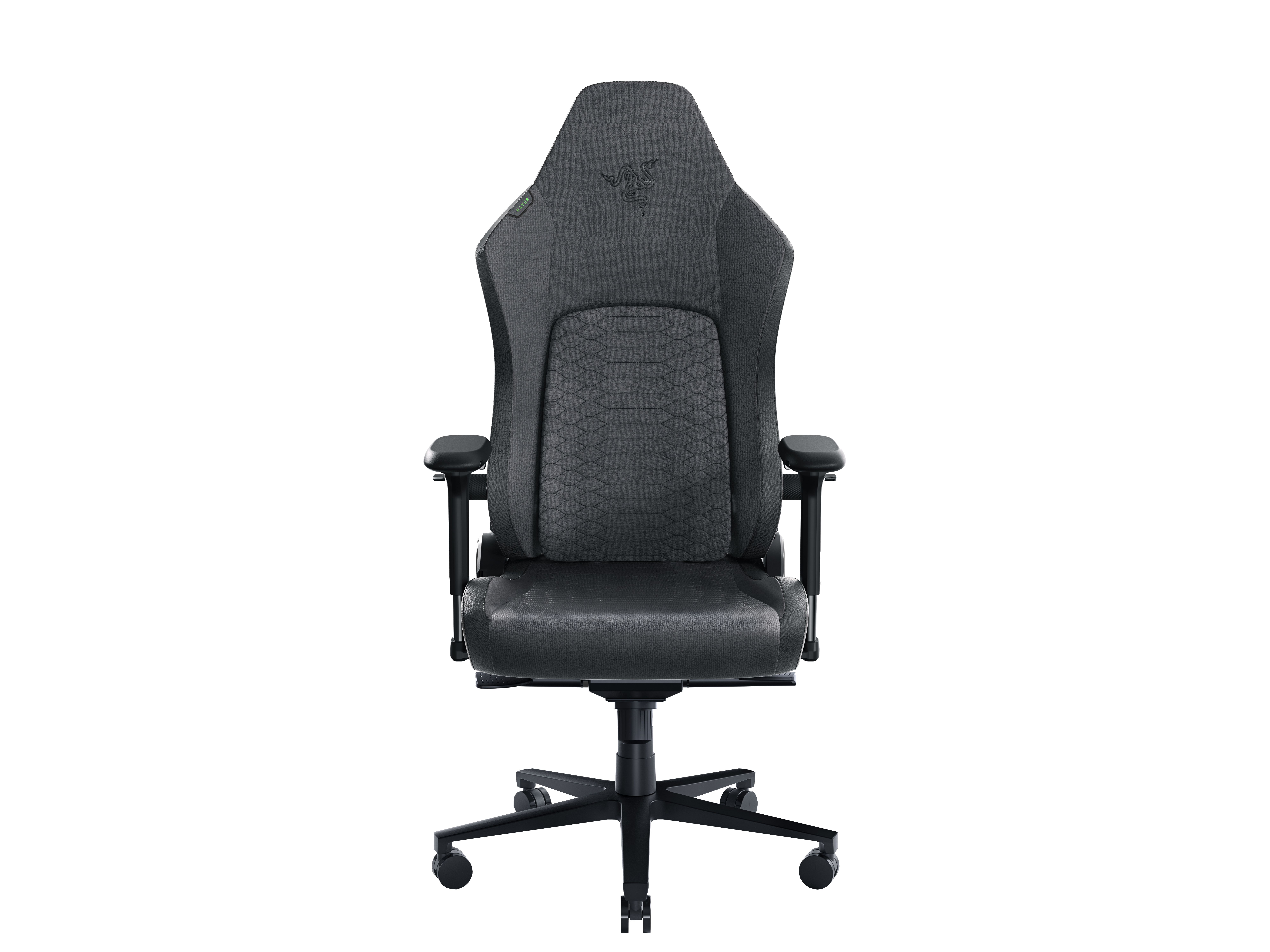 Beyaz bir arka plan üzerinde, başlığında Razer logosu bulunan siyah bir oyun koltuğu.