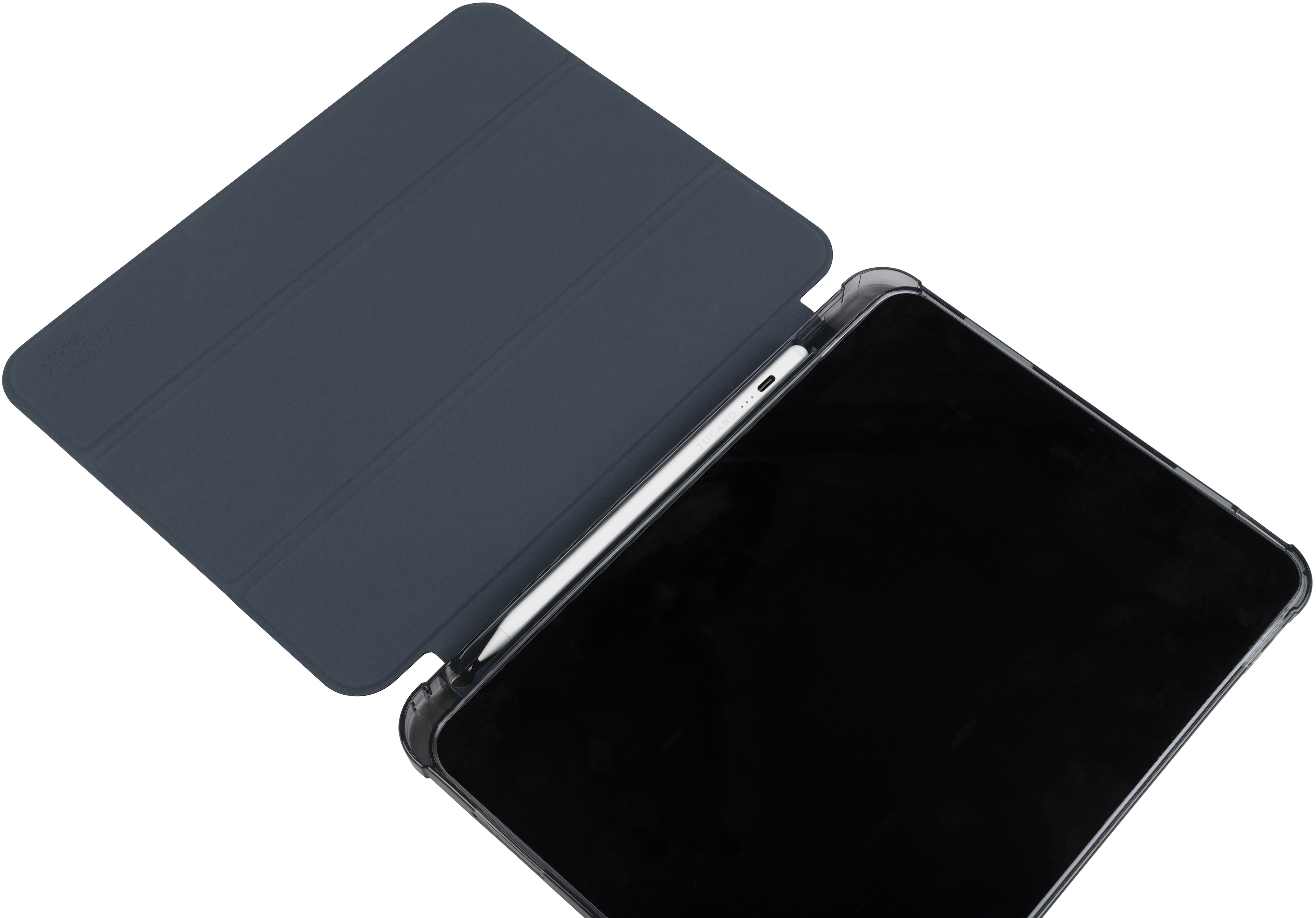 Tablette avec étui et stylet. L'étui est ouvert et la tablette est inclinée. Fond blanc.