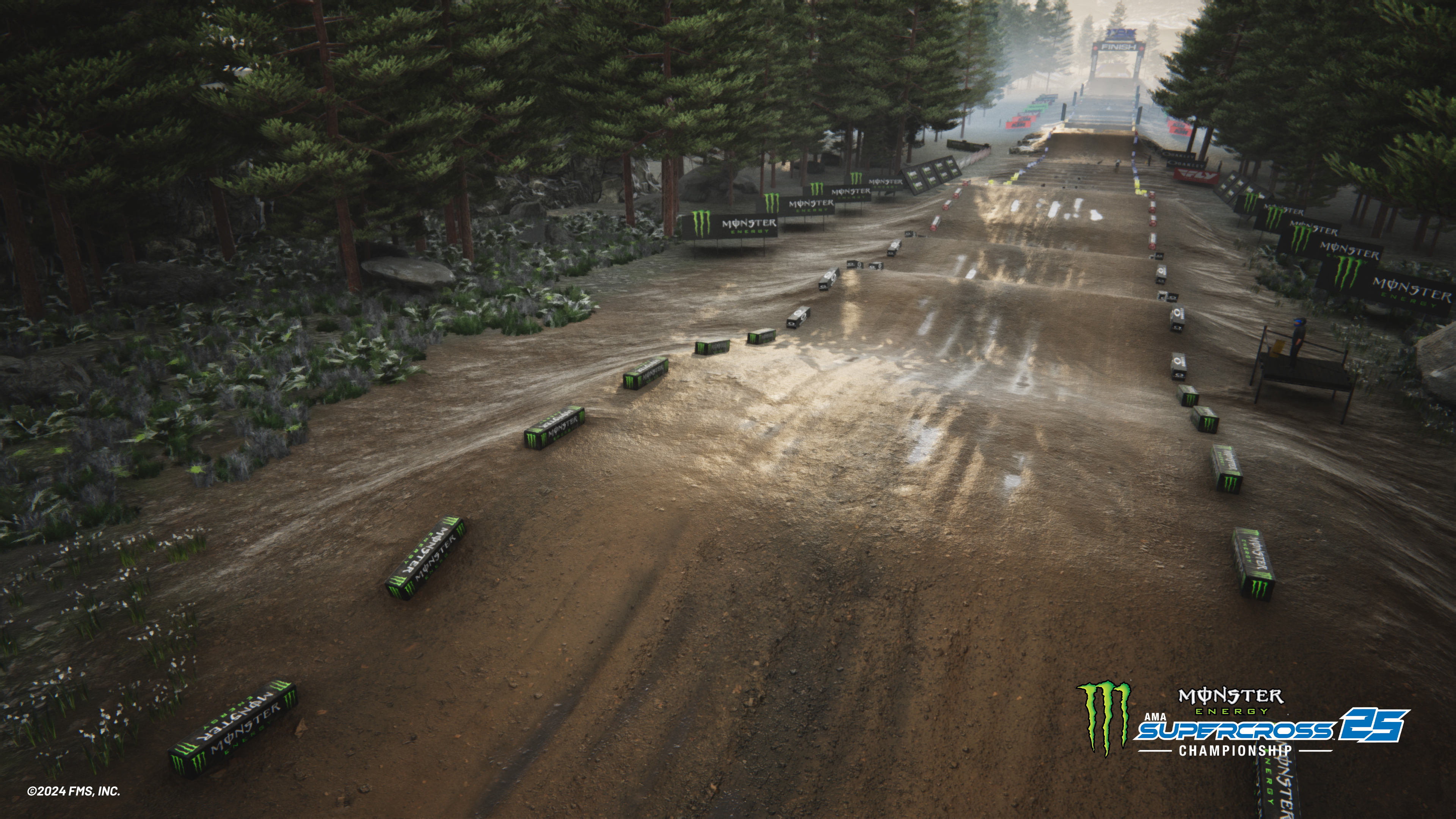 Zandbaan met Monster-logo's en een bord voor het Supercross Championship.