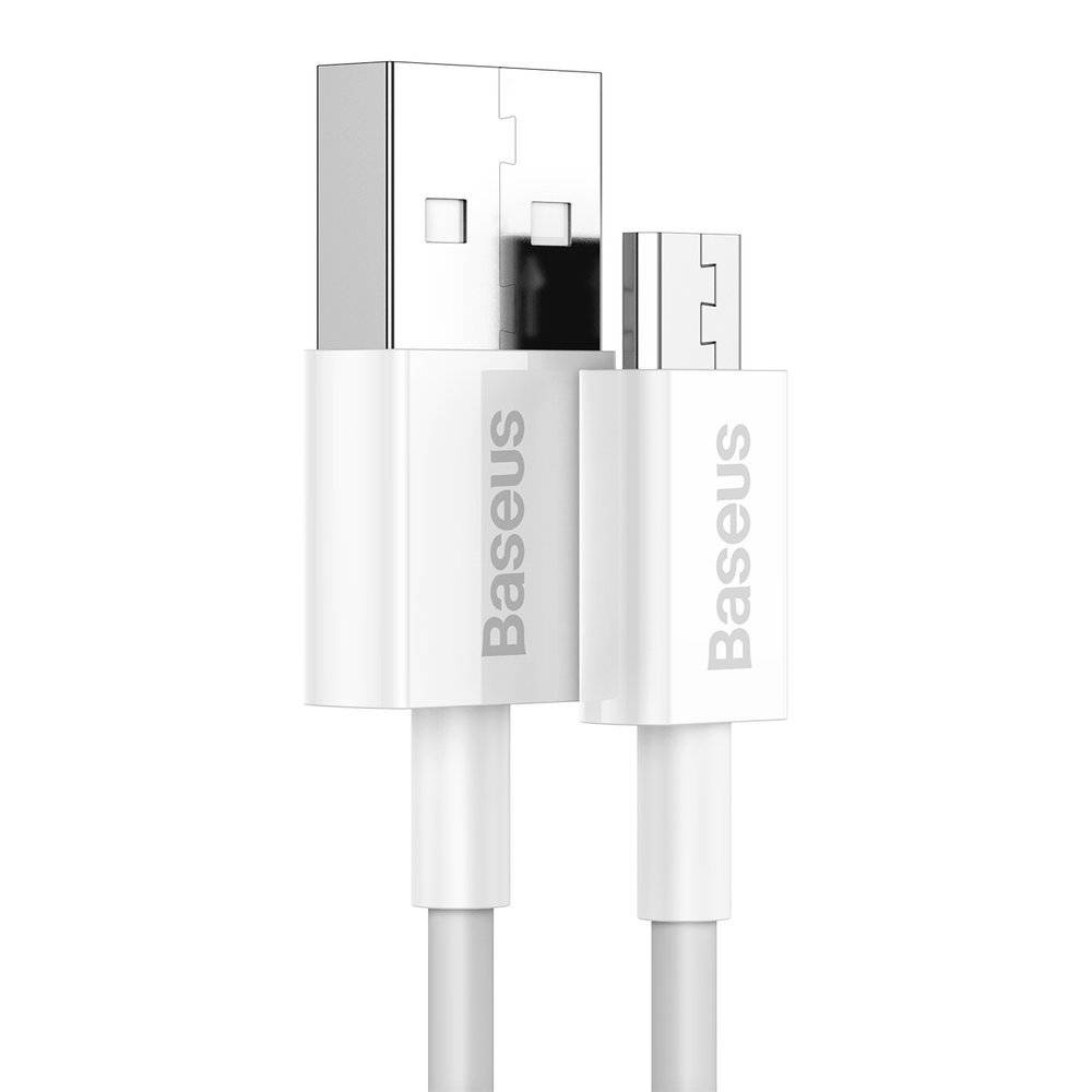 Kablo üzerinde "Baseus" marka adının basılı olduğu beyaz bir USB-A - USB-C kablosu.