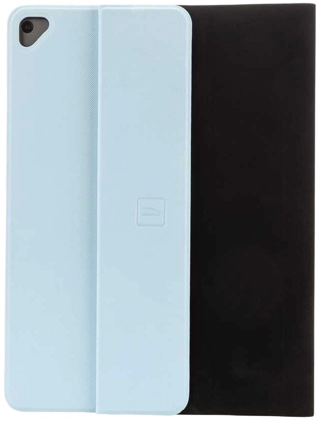 Blaue Tablet-Hülle, geschlossen, mit schwarzem Cover und kleinem Kamera-Loch.
