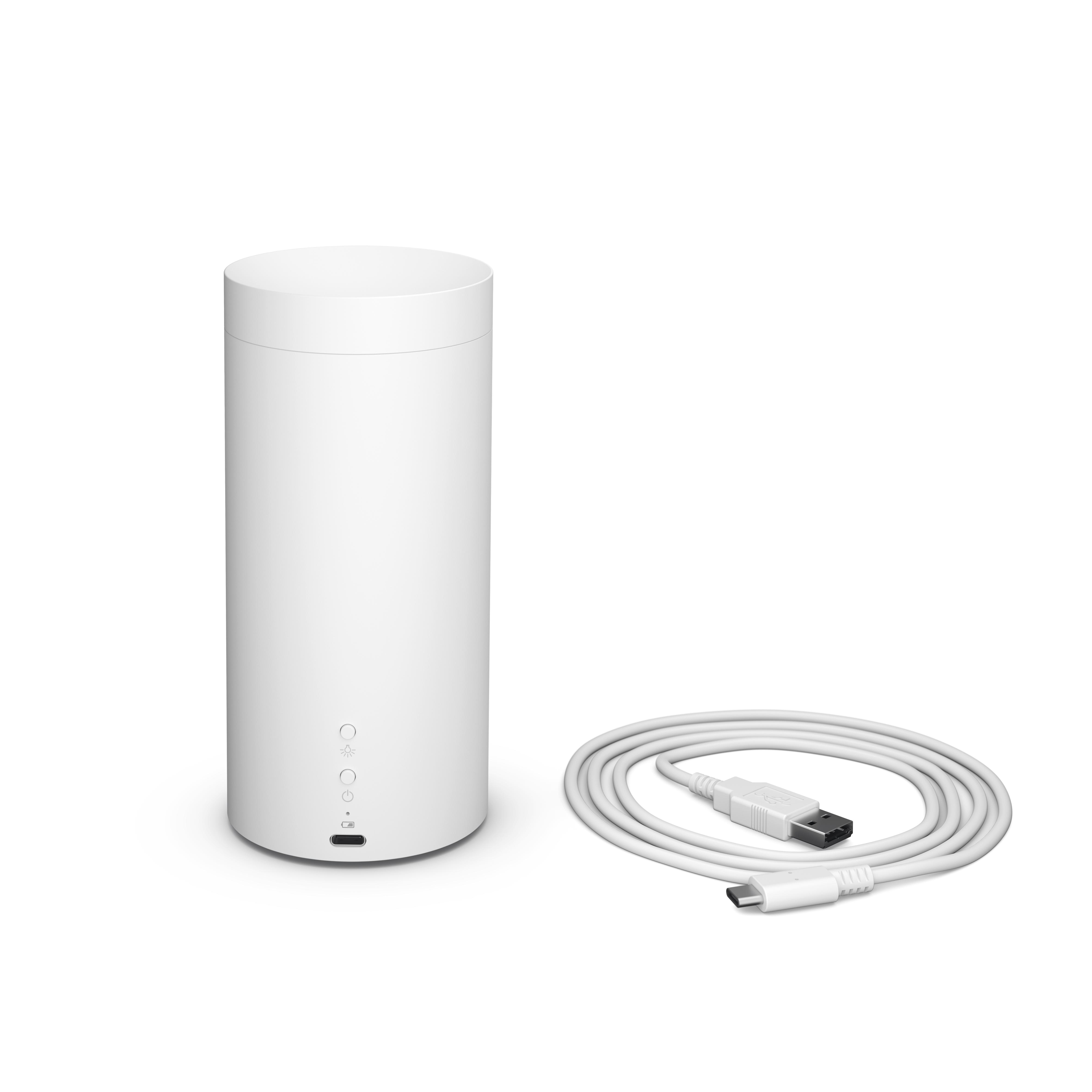 Ein weißes zylindrisches Gerät und ein weißes USB-C-Kabel.