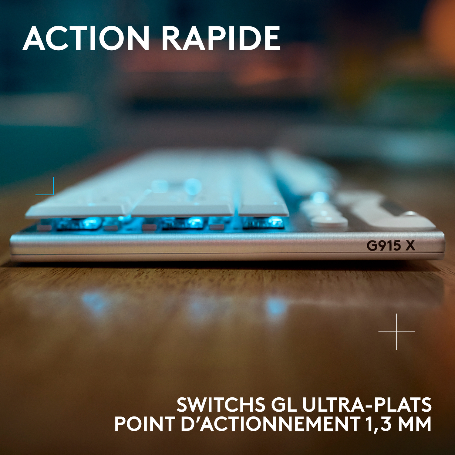 Clavier avec touches éclairées, texte "G915 X" visible, avec "ACTION RAPIDE" en haut.