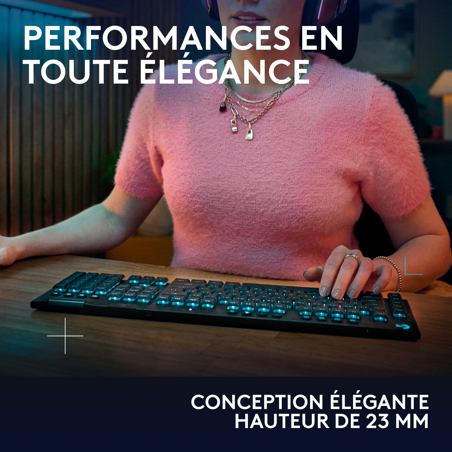 Une personne utilise un clavier. Texte : Performances en élégance. Conception élégante.