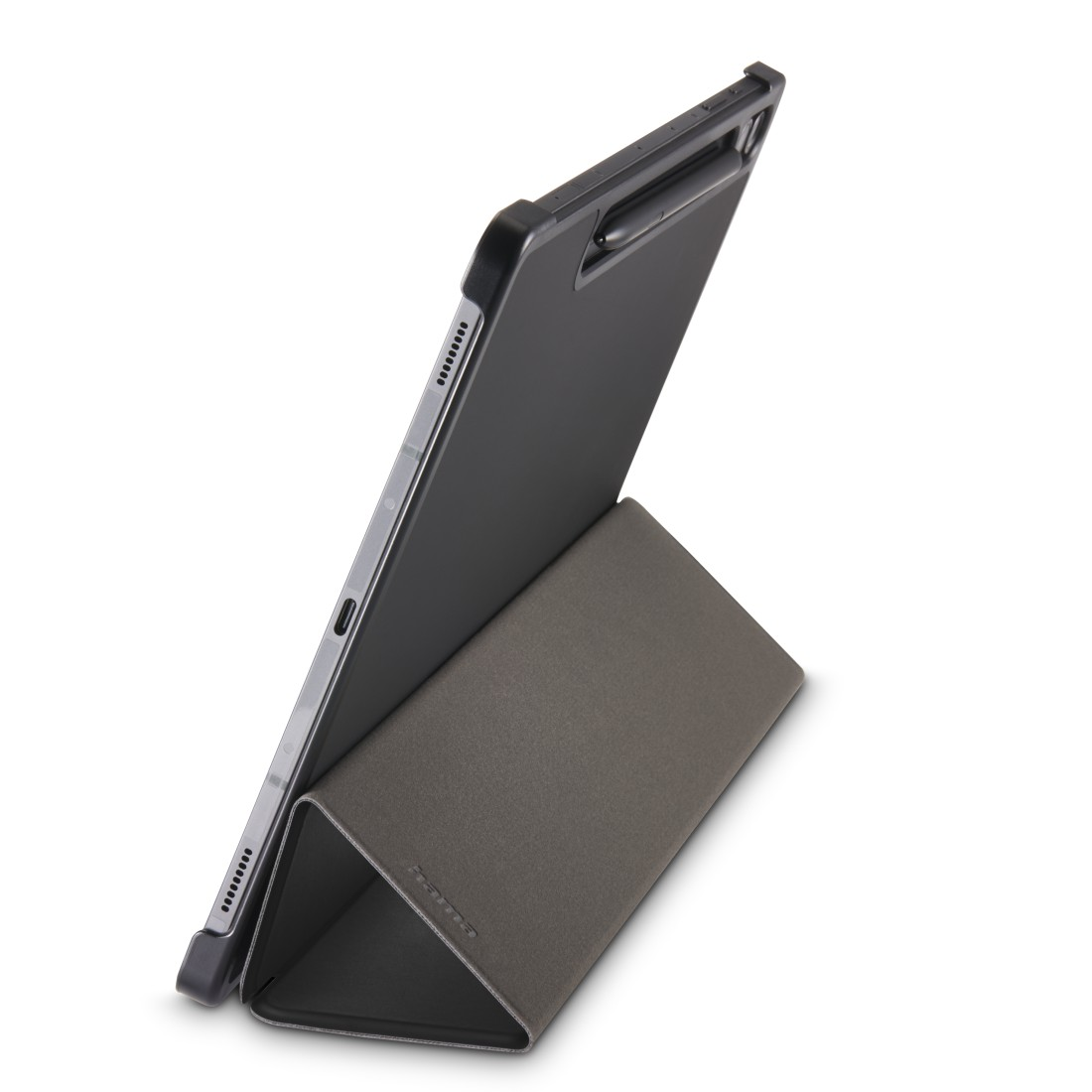 Ein schwarzes Tablet in einem grauen Case, in einem Winkel gegen das Case auf weißem Hintergrund.