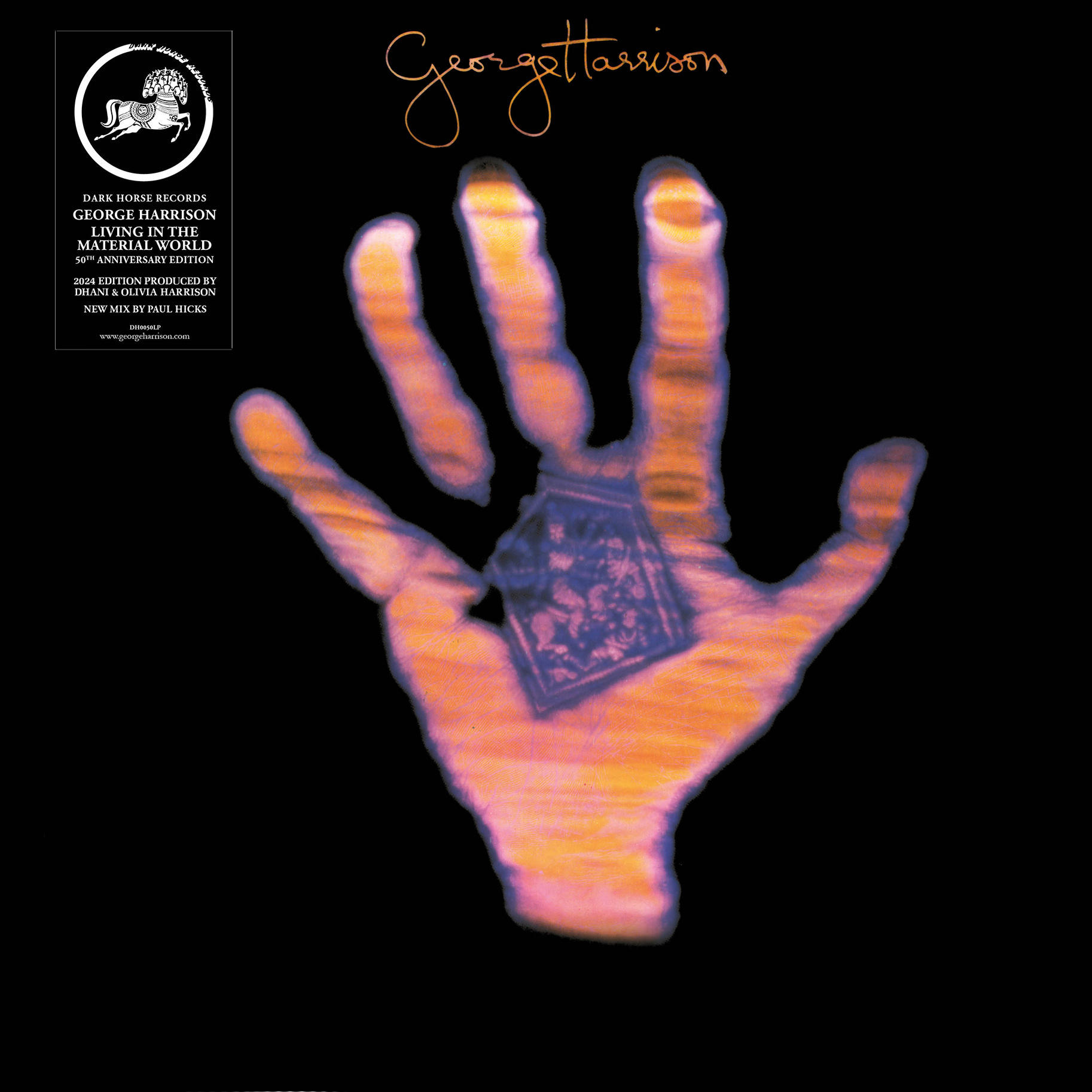 George Harrison album borítója. Egy kéz egy képpel a tenyerében fekete háttér előtt.