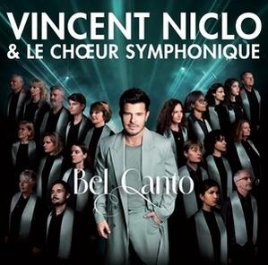 Pochette d'album avec un groupe de personnes et Vincent Niclo. Le titre est Bel Canto et le fond est sombre.