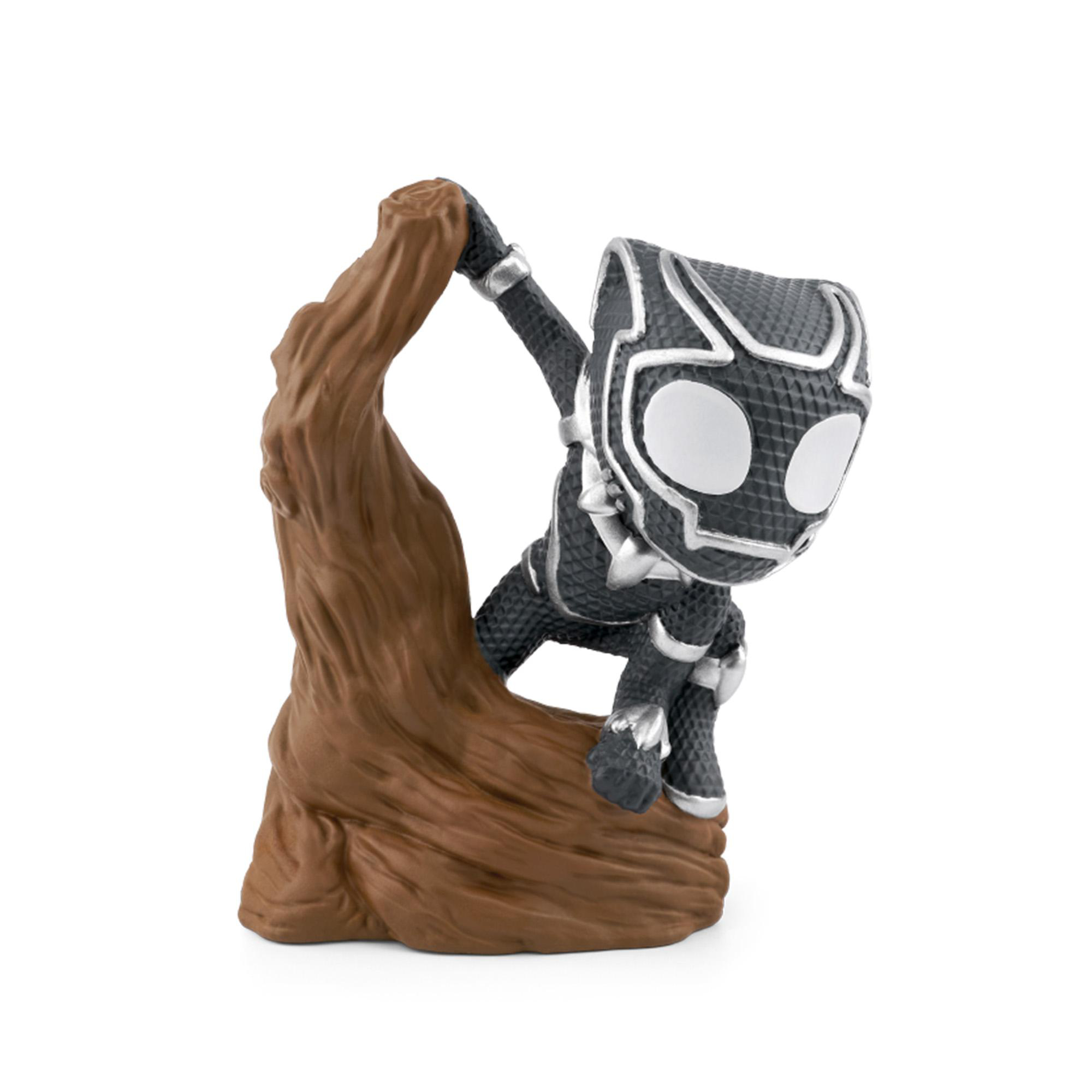 Black Panther Figur klettert auf braunem Ast vor weißem Hintergrund.