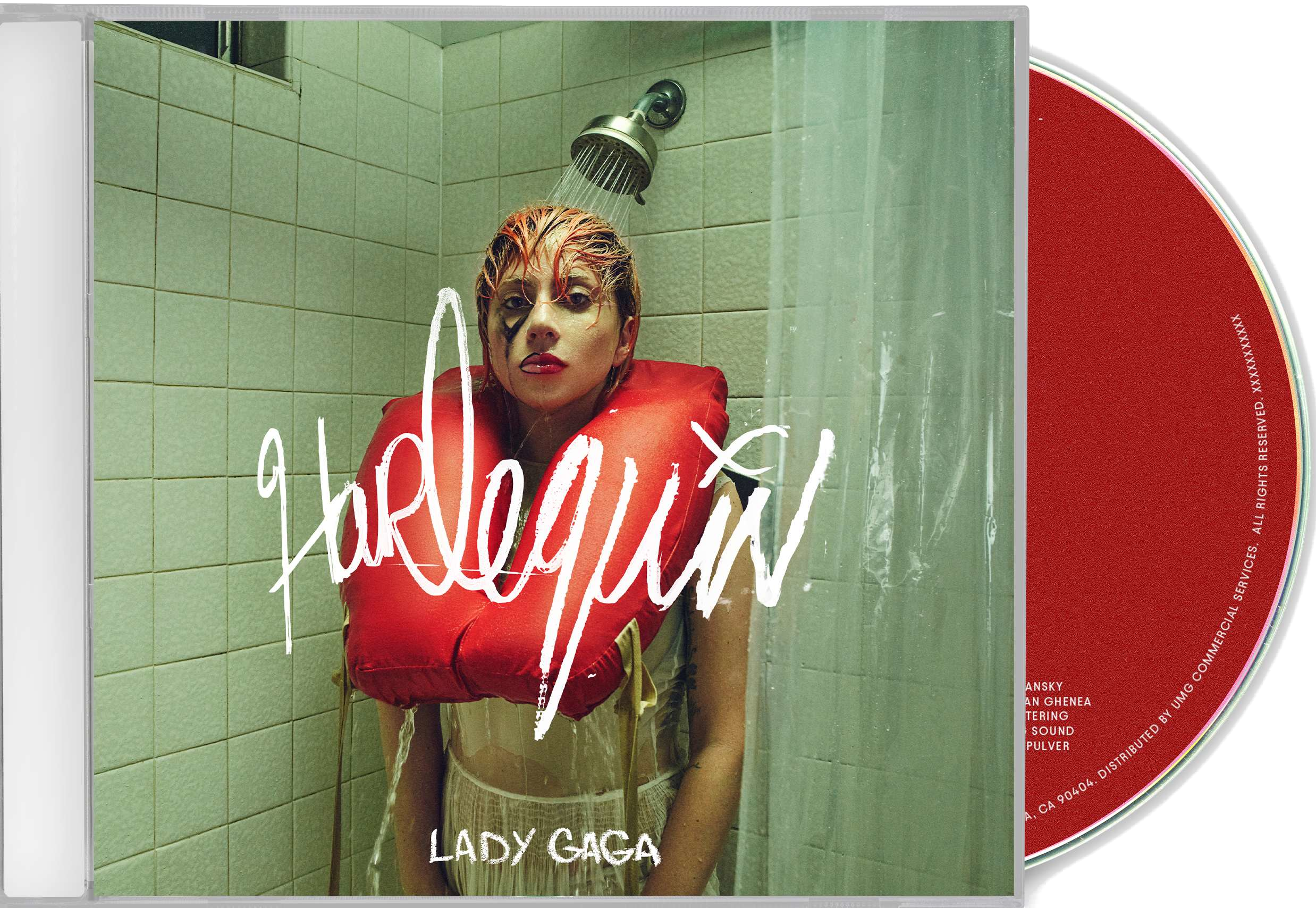 Lady Gaga unter der Dusche, mit Schwimmweste. CD-Cover für Harlequin.