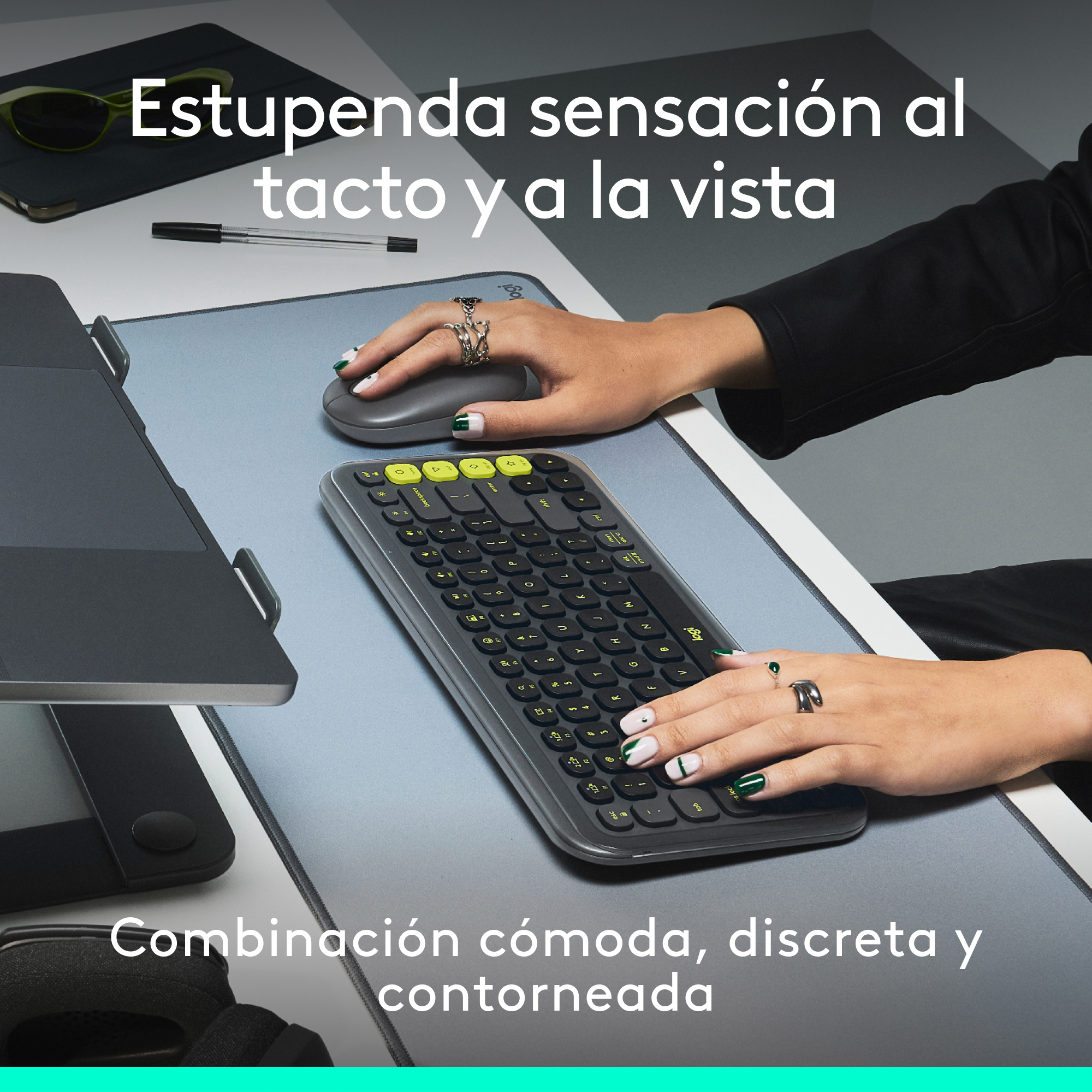 Manos usando teclado y ratón en un escritorio. El texto dice: 'Stupenda sensacion al tacto y a la vista'.